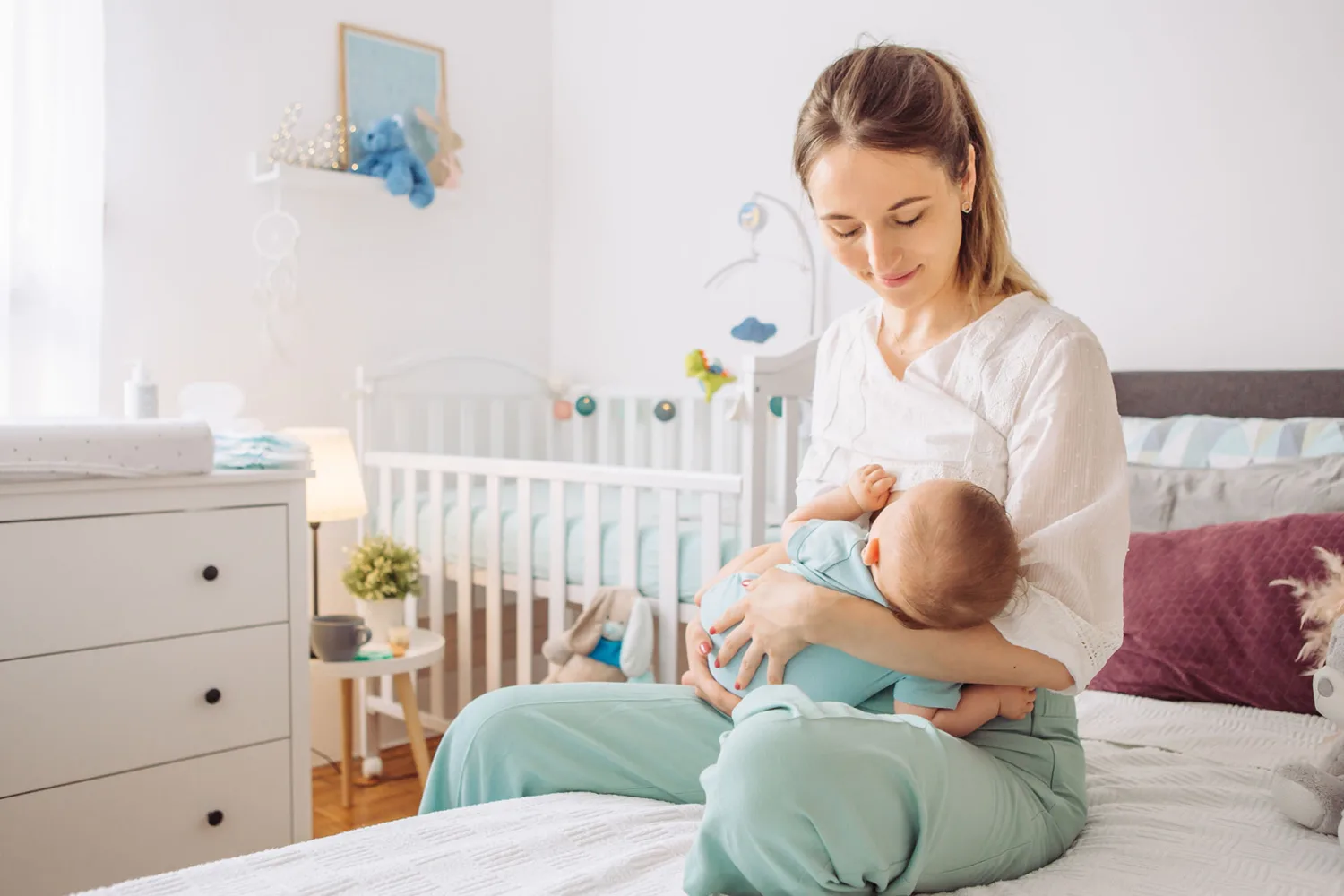  Finding the Best Breastfeeding Position for You and Baby